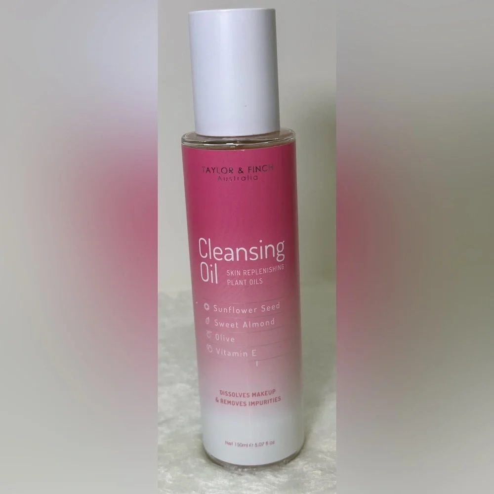 Pink and White Makeup Remover with Elegant Gradient Design